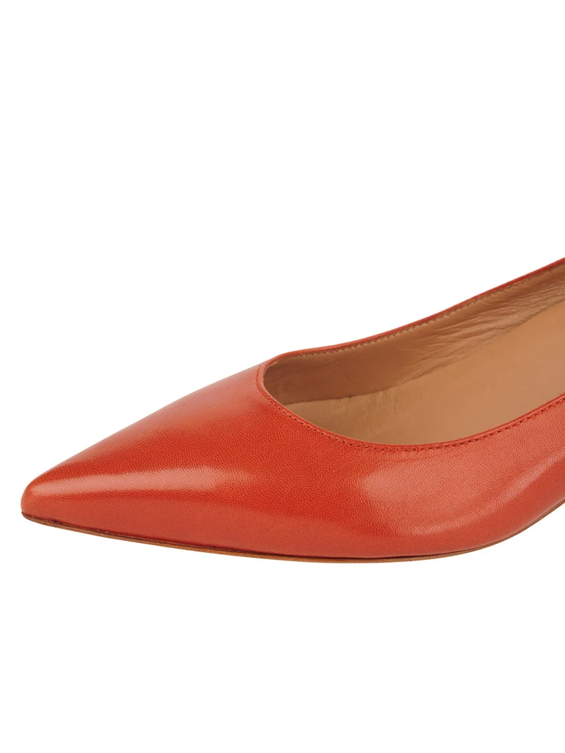 Butter Shoes Born Pointed Toe Kitten Heel Kitten Heels 6 Butter Shoes Born Pointed Toe Kitten Heel Kitten Heels